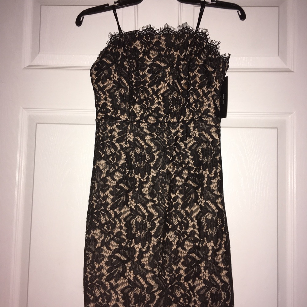 Lulu’s navy and nude sleeveless, body con dress